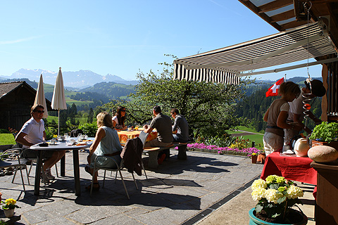 Breakfast in our garden 01