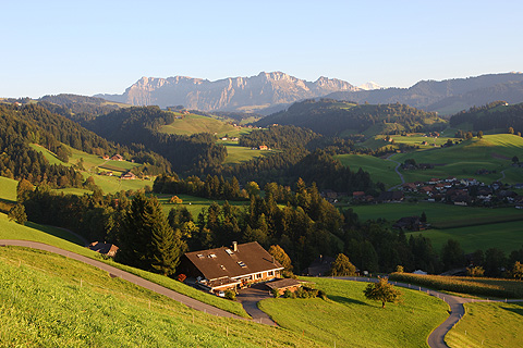 Aussicht auf Hohgant und Jungfrau